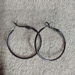 Silvertone wire hoop earrings